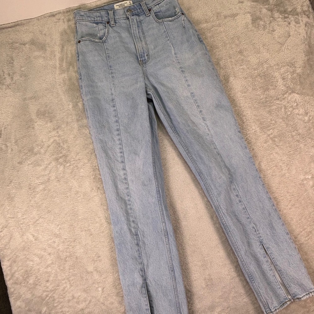 Abercrombie Women's '90s Straight Ultra High Rise‎ Jeans Light Wash Size 27/4R